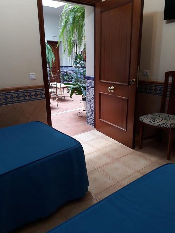 Twin Room with Private External Bathroom,463333200:JPEG